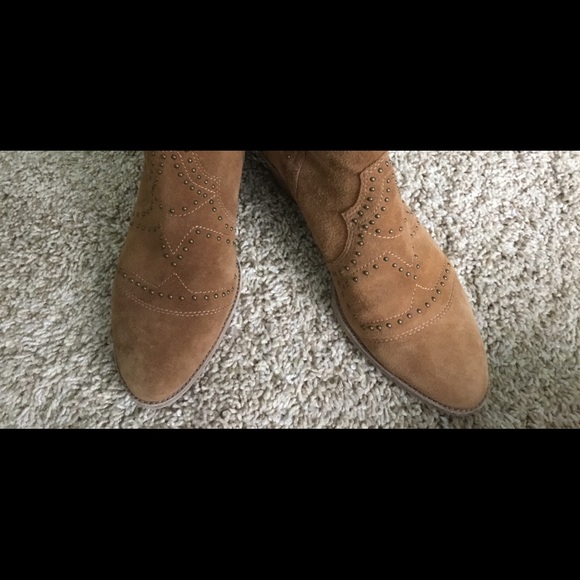 Vince Camuto ankle suede zipper in back - Picture 4 of 7